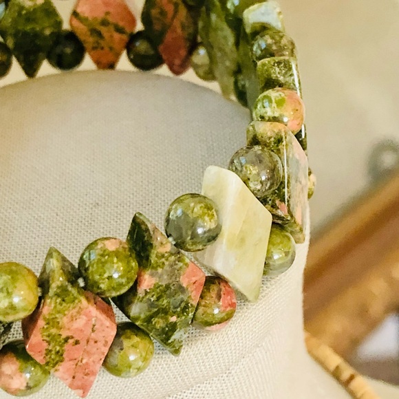 Vintage Heishi Fetish Animal Necklace & Unakite Bracelet - Picture 8 of 16